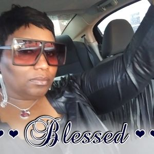 Meet your Posher, Dionne